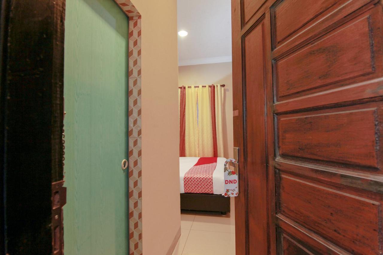 Oyo 799 Hotel Dieng Berastagi Luaran gambar