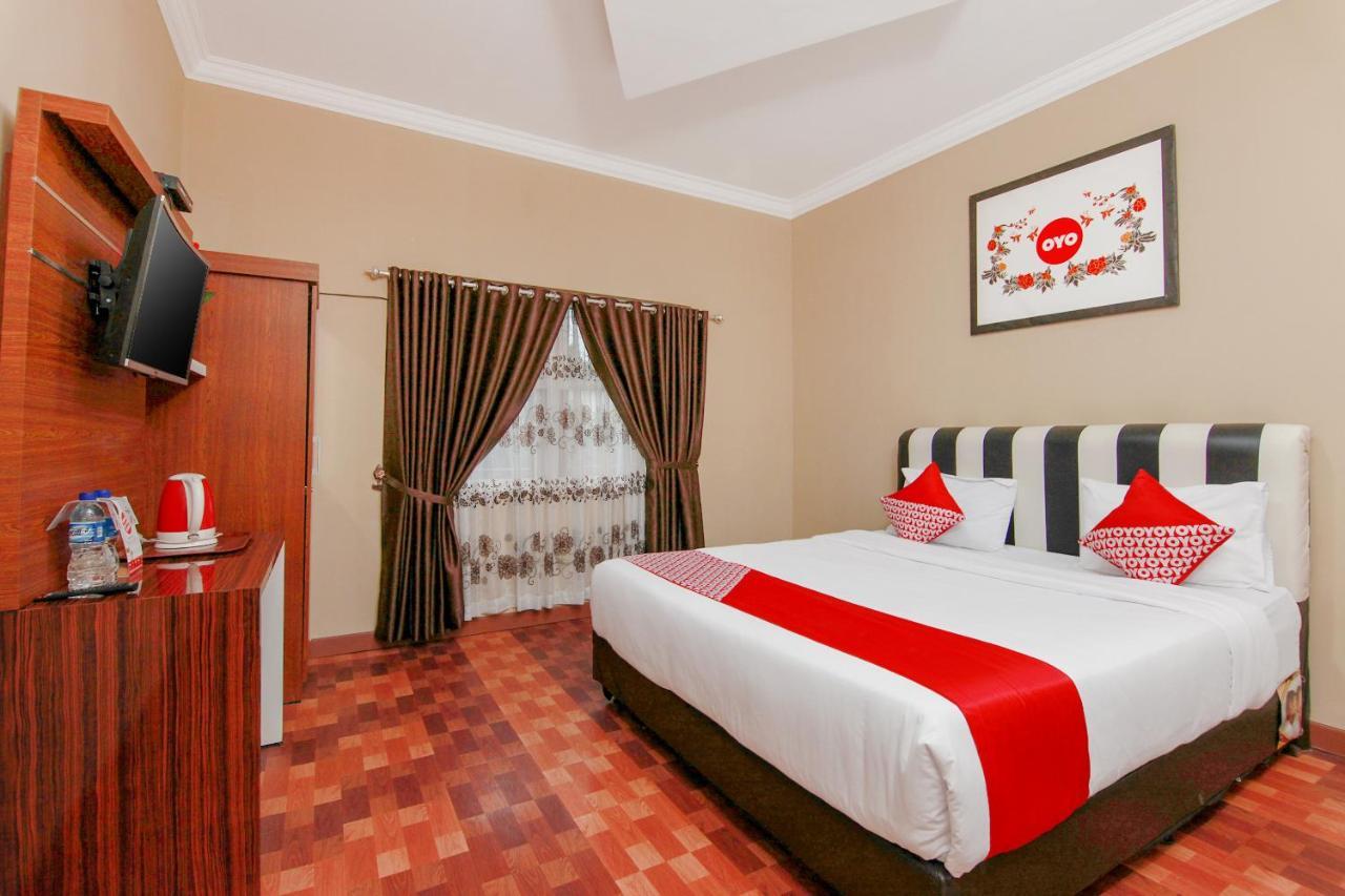 Oyo 799 Hotel Dieng Berastagi Luaran gambar