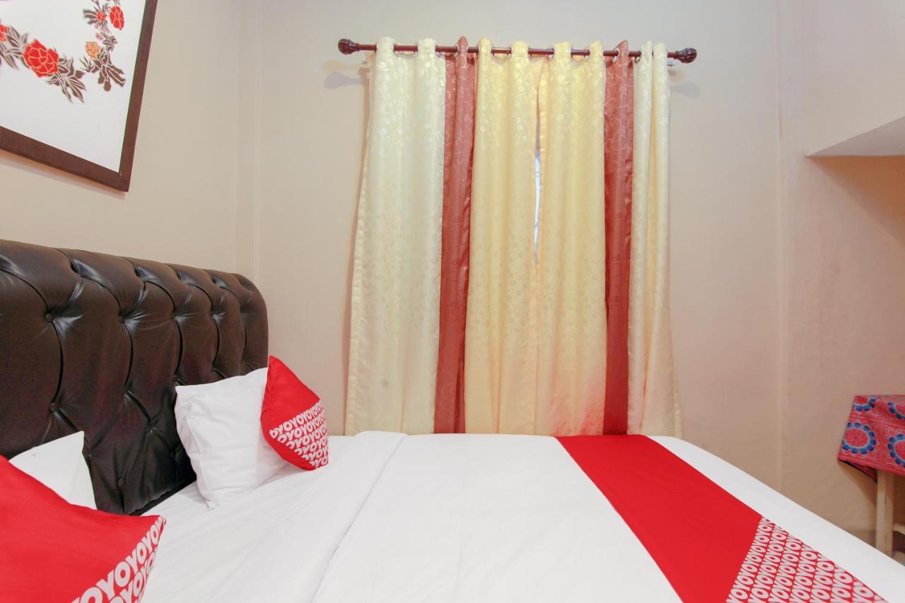 Oyo 799 Hotel Dieng Berastagi Luaran gambar