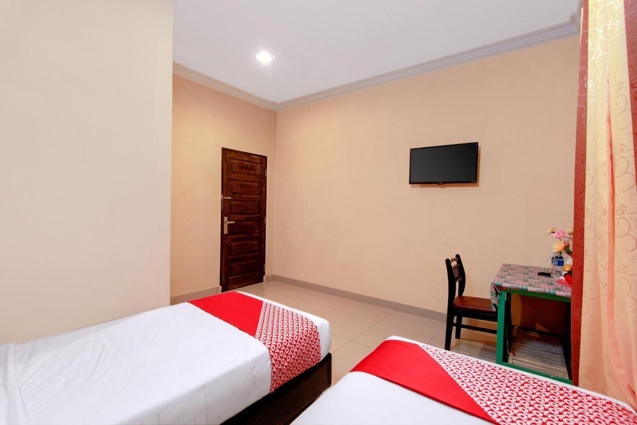 Oyo 799 Hotel Dieng Berastagi Luaran gambar