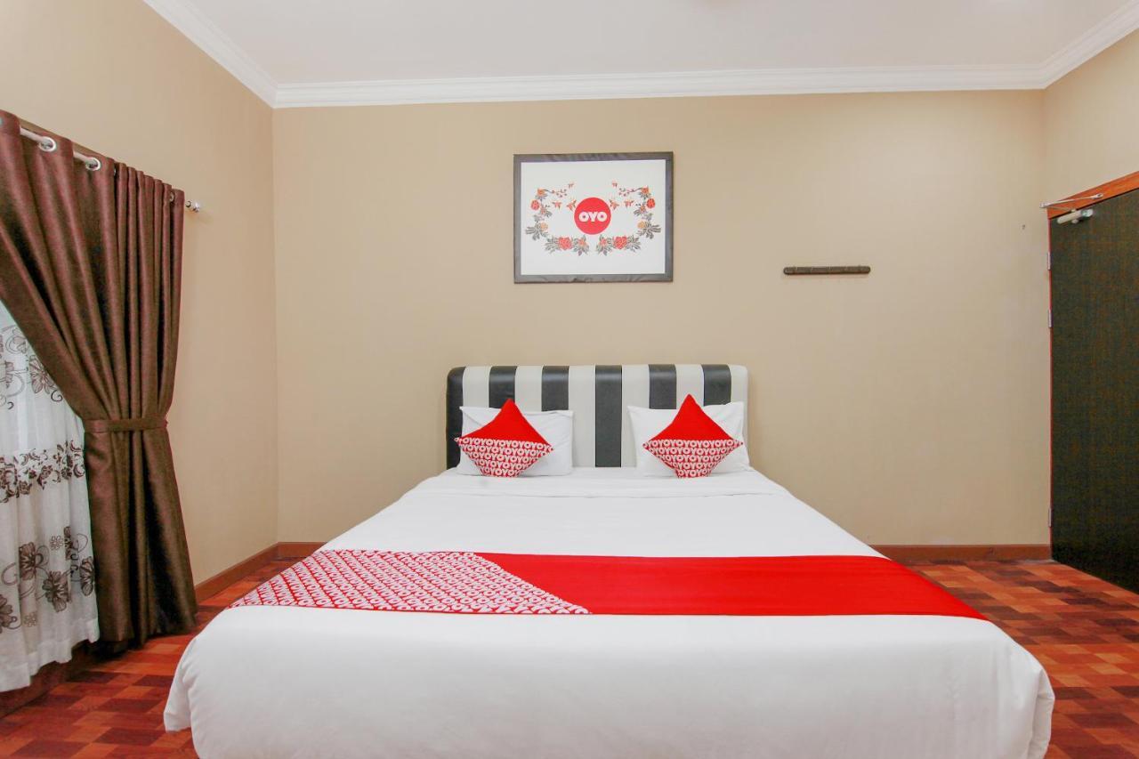 Oyo 799 Hotel Dieng Berastagi Luaran gambar